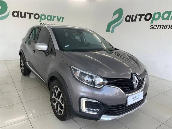 RENAULT CAPTUR 1.6 16V SCE FLEX BOSE X-TRONIC RENAULT CAPTUR 1.6 16V SCE FLEX BOSE X-TRONIC